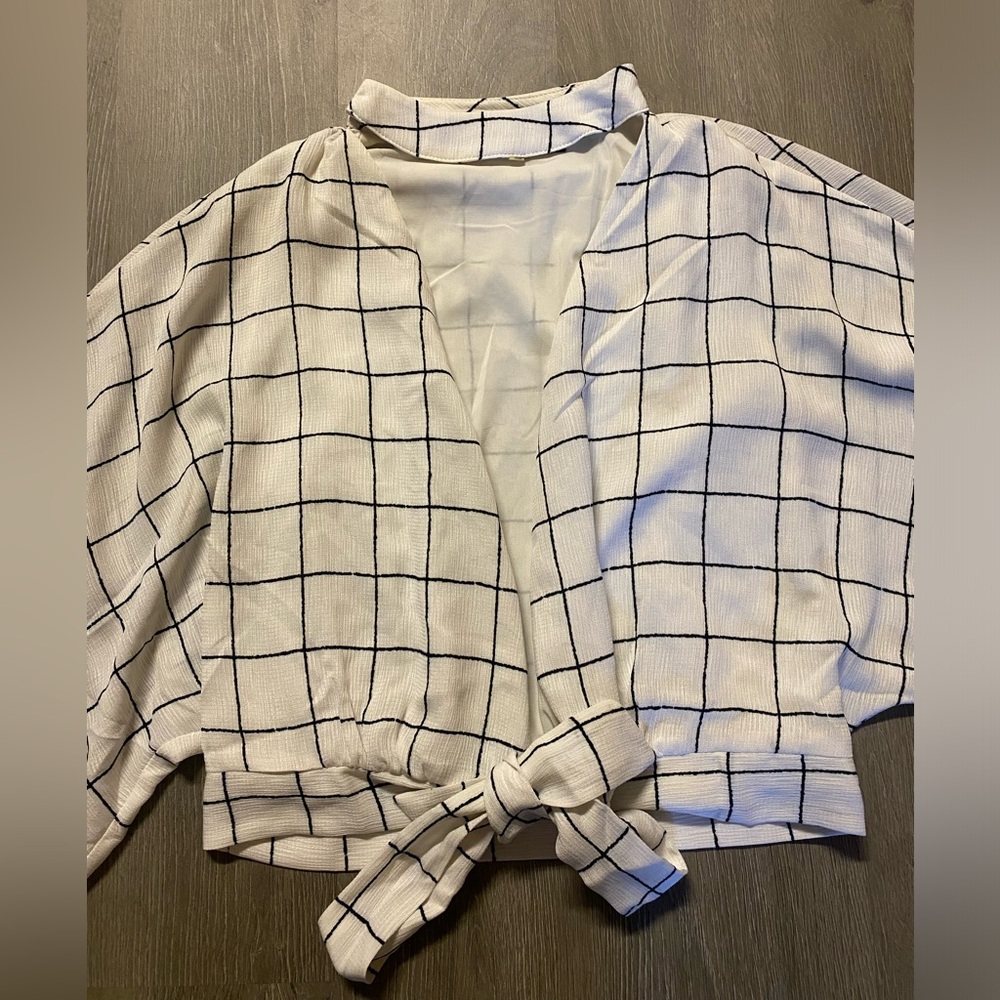 White and Black Grid Patterned Top - Picture 5 of 5